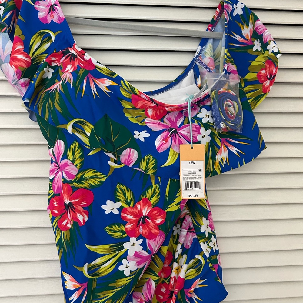 Target Floral Ruffle One-Piece Swimsuit - Picture 4 of 5